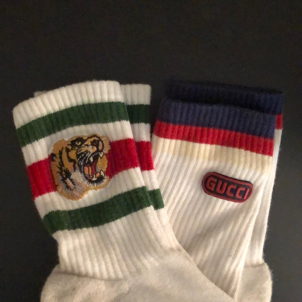 2 pairs of Gucci socks